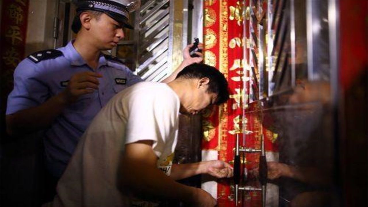 石嘴山请开锁师傅开了锁后，师傅为什么一般都不进门，就算主人请也不进去？